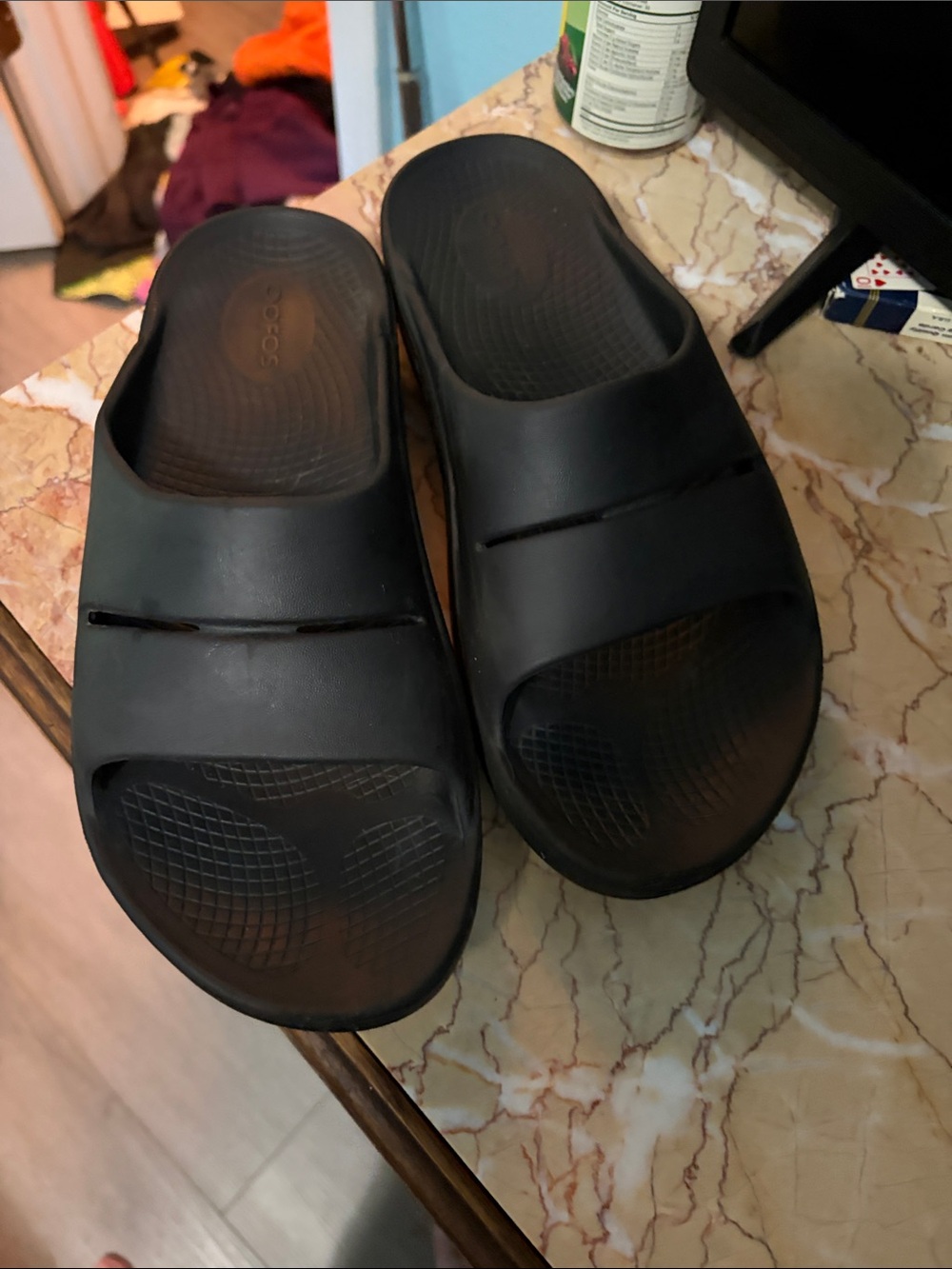 OOFOS Black Men’s Recovery Slide Sandals